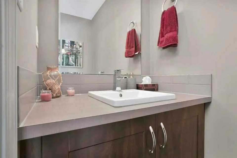 Townhouse for Rent - 2 Bed, 3 Bath - A/C, 2 Parking, Clearview 3