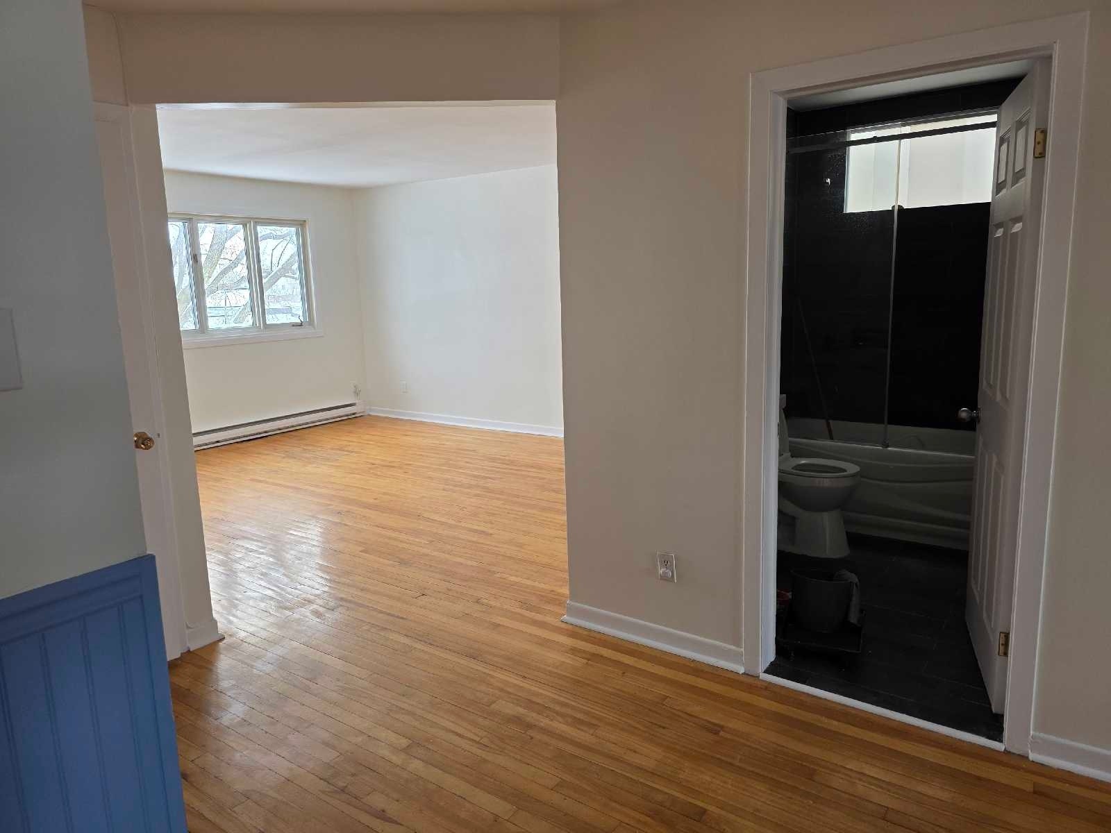 5 1/2 available in Lasalle September 1st — photo 2