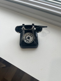Miniature old time rotary phone clock figurine 