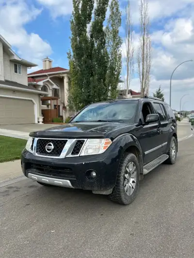 Hello I have a 2012 Nissan pathfinder LE 4.0L V6 for sale Active status Extremely low km @205,000km...