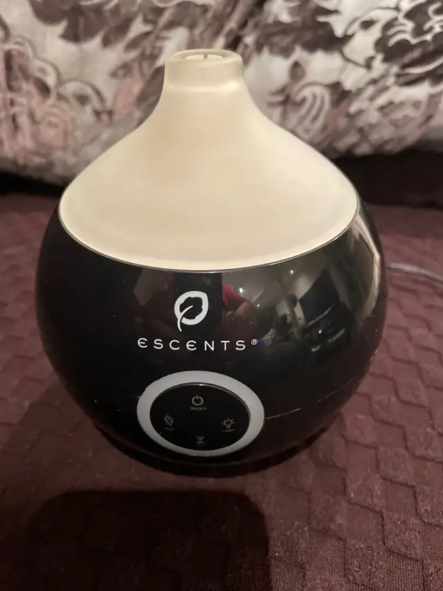 ESCENTS DIFFUSER in excellent condition works great in Health & Special Needs in Markham / York Region - Image 2