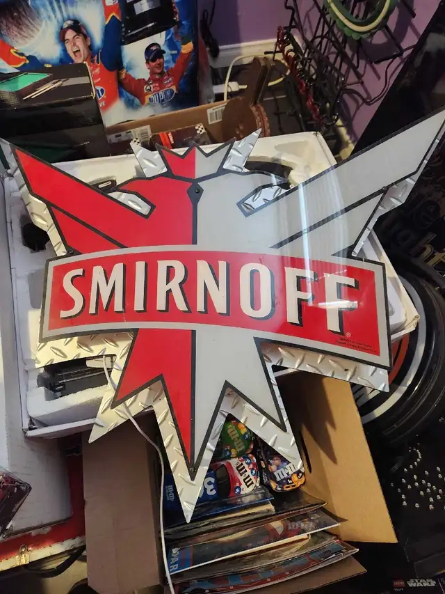 Enseigne lumineuse Smirnoff  in Arts & Collectibles in Drummondville - Image 2