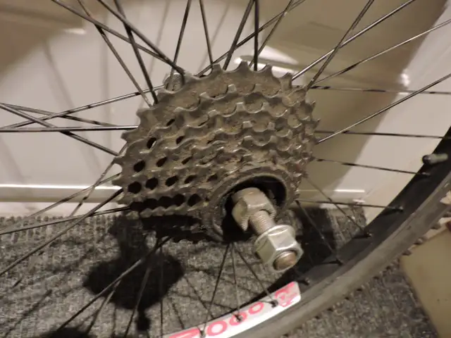 Roues de vélos arrière 24 pouces, comme NEUF in Kids in Laval / North Shore - Image 4