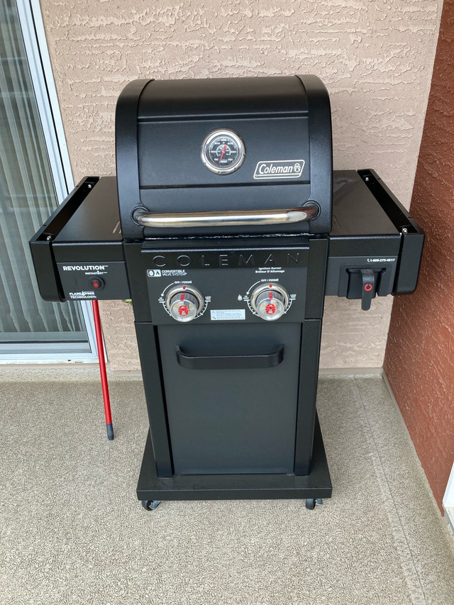 Coleman Natural Gas Barbeque in BBQs & Outdoor Cooking in Medicine Hat