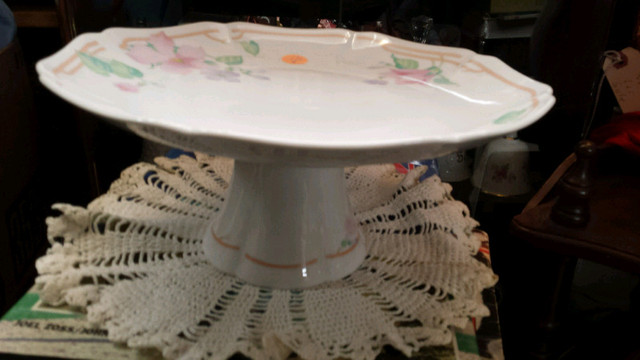 3 10'' PEDESTAL DESERT DISHES in Other in Belleville - Image 3