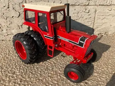 ONE LEFT ONLY! ! 1/16th INTERNATIONAL 1466 farm toy tractor produced by ERTL. This is the new Presti...