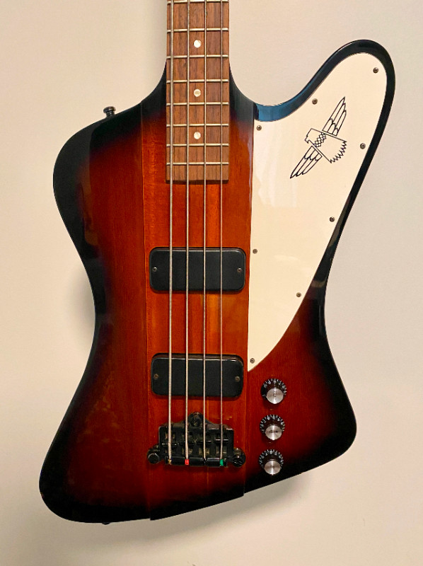 2011 Gibson Thunderbird IV Vintage Sunburst bass with hard case in Guitars in Belleville - Image 2