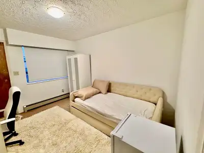 Private room for rent 5635 College St, Vancouver, BC V5R 3Z6, Canada Not basement room in upper floo...