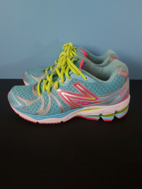 WOMEN'S/GIRL'S NEW BALANCE SHOES SIZE 6