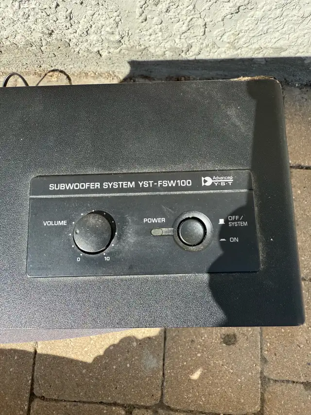 Subwoofer (caisson de basses) Yamaha YST-FSW100 in Stereo Systems & Home Theatre in Winnipeg - Image 3