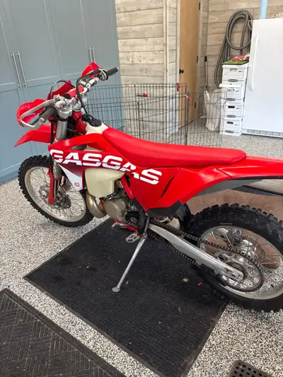 2023 Gasgas 250 2 stroke enduro. 452 kms. Great shape. Just serviced. New gummy rear tire. Few extra...
