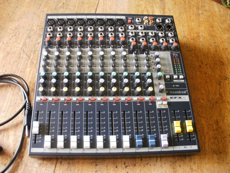 SoundCraft EFX 8 channel 8x2 audio mixer | Performance & DJ Equipment