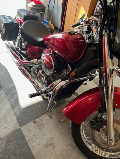 2015 Mint condition low kilo ,always garage kept . blue toot speakers ,removable saddle bags , winds...