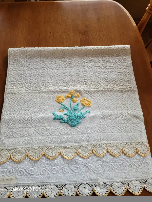 Floral Crochet Towels and Facecloths (ALL FOR) in Bathwares in Markham / York Region - Image 4