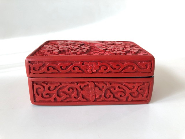 Vintage Chinese Hand Carved Cinnabar Trinket Box Flowers genuine in Arts & Collectibles in Delta/Surrey/Langley - Image 3