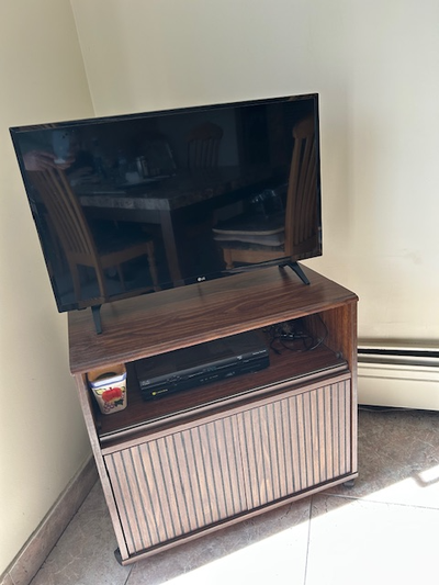 Téléviseur LG 32'' et meuble inclus, View more