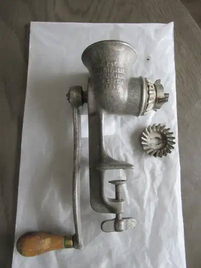 . NO RUST . . Antique Vintage Universal Food Chopper Wooden Handle No 2, LF&C. New Britain Conn USA...