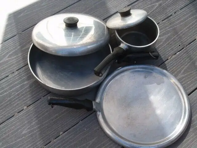 Pyrex ,dishware, vision , pots ,Aluminum pots in Kitchen & Dining Wares in Winnipeg - Image 8