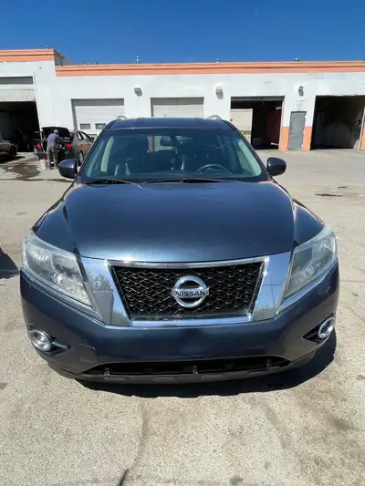 2015 Nissan Pathfinder SL 7 seats 250,000 km Active status & Minor hail damage Alberta registered Fu...
