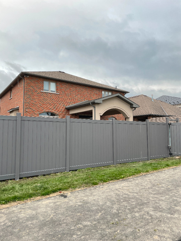 Charcoal colour vinyl fence Hot sale in Decks & Fences in Mississauga / Peel Region - Image 4