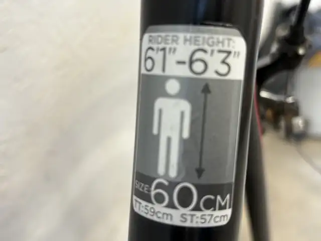 Raleigh Revenio Carbon2 - 60cm Road Bike in Road in Fredericton - Image 5