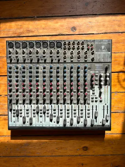 Premium ultra-low noise, high headroom analog mixer. Long-wearing 60-millimeter logarithmic-taper fa...