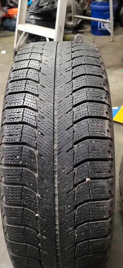 4 steel rims, primered with rubber 205x60R16. Rubber is 65%. Can't beat the deal at 25$ ea.
