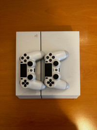 Sony PS4 White + 2 DualShock Controllers 