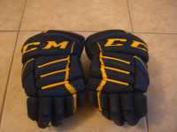 Good Condition CCM JetSpeed FT370 Junior Hockey Gloves 10"