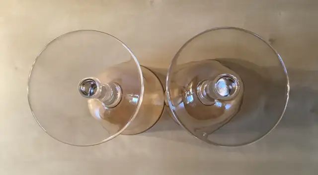 PRICE DROP! 2 Vintage Crystal Golden Amber Etched Wine Glasses in Kitchen & Dining Wares in West Island - Image 5