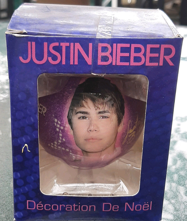 Boule de Noël Ornement Justin Beiber 2011 Bleue dans Art et objets de collection  à Trois-Rivières