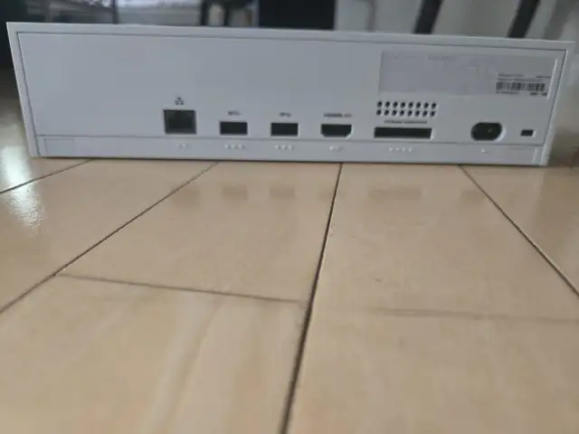 512 GB Xbox Series S with controller and cables. Used-Like new.62863735334274123