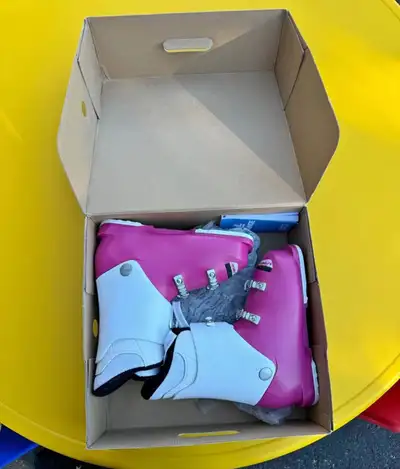 Move out, sale : Kids  Ski boots, size 21.5, View more