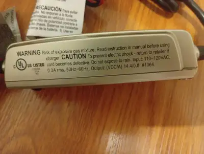 J'offre un chargeur de batterie CTEK 12V modèle US 0.8 en très bon état, parfait pour maintenir la c...