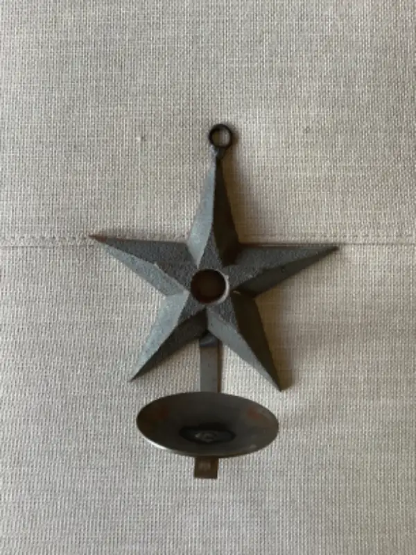 Metal star design wall candle holder in Home Décor & Accents in Vernon - Image 2