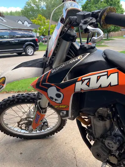 Totally awesome dirt bike - still lots of days left for dirt bike riding!!! Awesome ride-runs great...