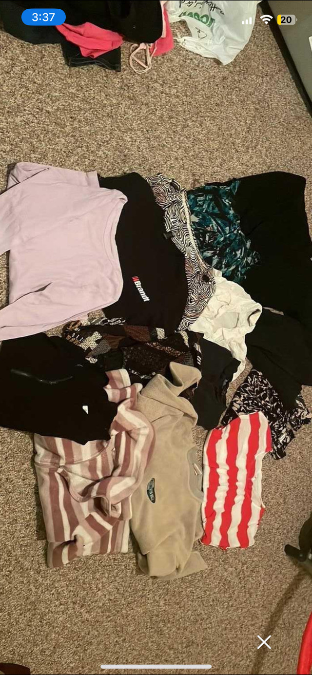  Women’s clothing size small  3  pictures in Multi-item in Regina