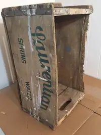 Antique crate - Laurentian spring water deposit 1$