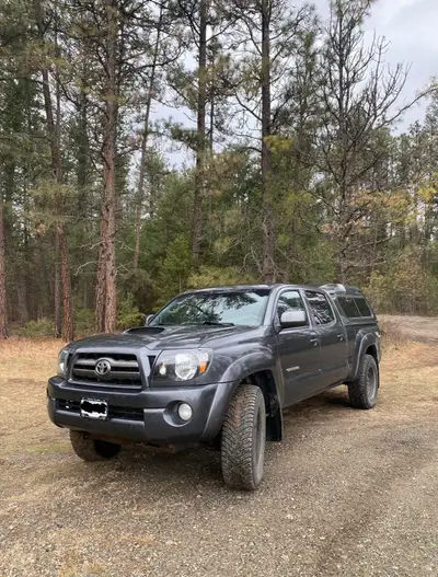 - Crew cab - Automatic - 6ft box - Colour match canopy with bed/drawers in box - Utility rack over b...