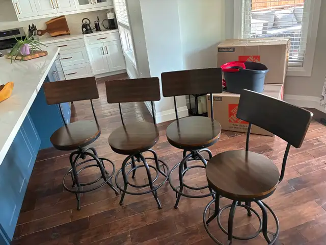 Selling 4 bar stools