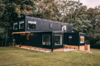 STRONG, EFFICIENT CONTAINER HOMES.