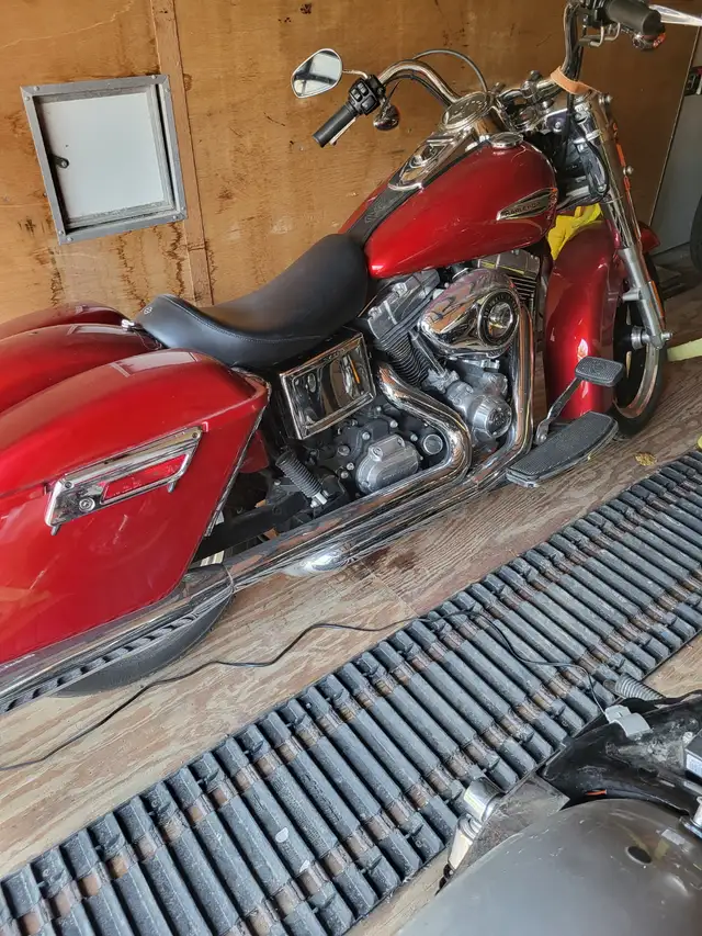Harley Davidson 2012 FLD Dyna Switchback in Street, Cruisers & Choppers in Winnipeg - Image 4