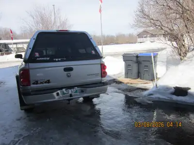 2011 DODGE DAKOTA 4X4 - 161000K V6-3.7 LITRE QUAD CAB POWER WINDOWS AND LOCKS 14000K ON TIRES COMES...