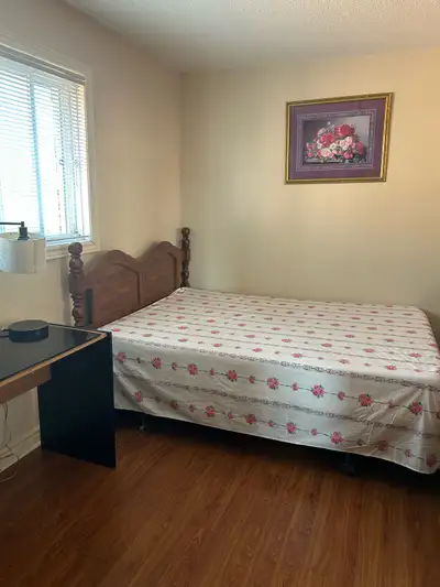 Beautiful room for rent at Eglinton and Credit View. Mississauga