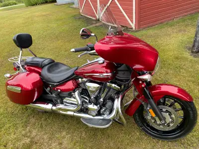 2014 Yamaha Stratoliner Deluxe Show - room condition, Factory fairing , complete with flip down Garm...