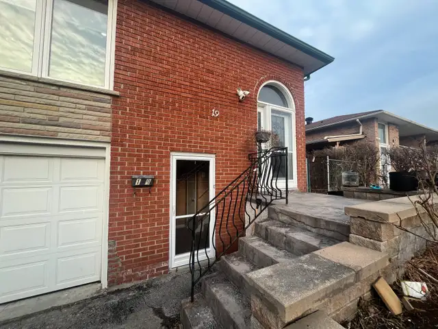 2 bedroom Walkout basement for rent in Long Term Rentals in City of Toronto - Image 2