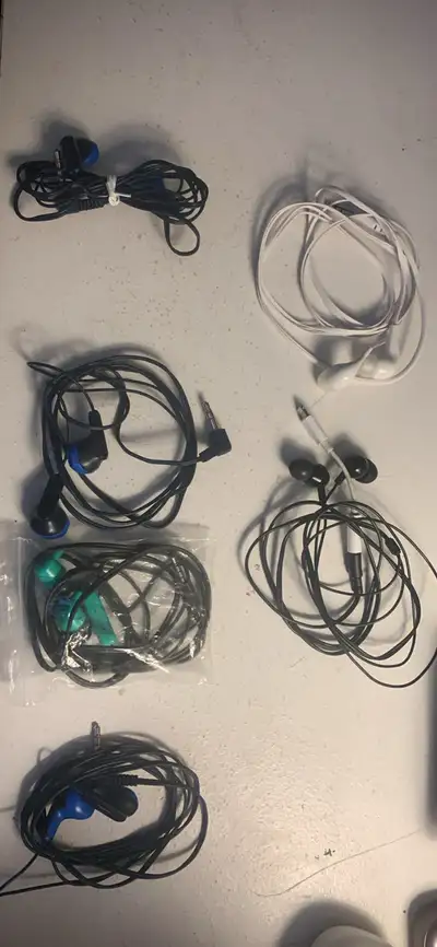 Wired Earphones 3.5 mm for your device., View more