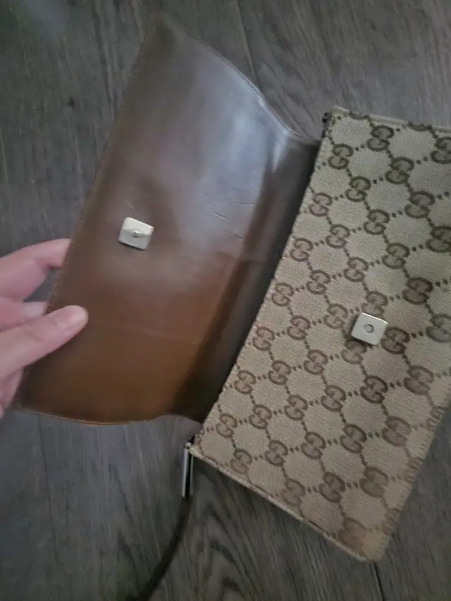 Gucci bag in Women's - Bags & Wallets in Markham / York Region - Image 3