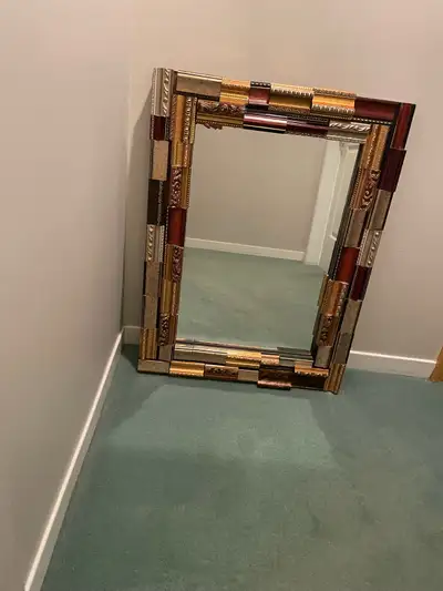 Miroir avec dorures, pièce unique, View more