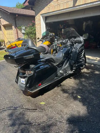 BEAUTIFUL CONDITION WITH NEW TIRES, fork seals, two windshields, tour pack is quick release (cost 10...